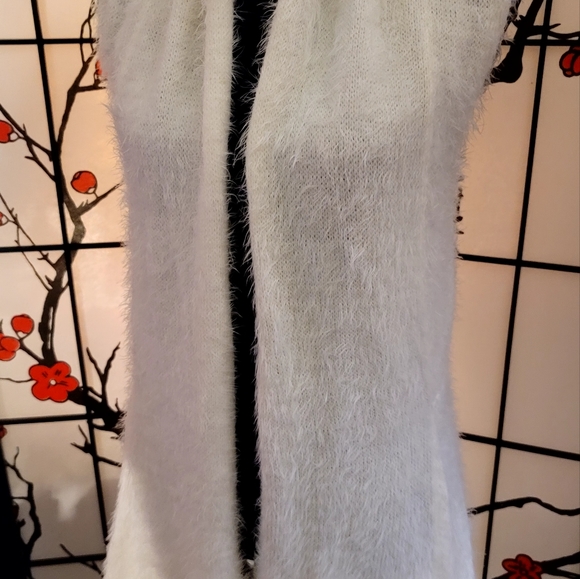 JEANINE PIERRE FUZZY CREAMY LADIES VEST WITH CROCHET BACK/SIZE MEDIUM/ELEGANT - Picture 4 of 13